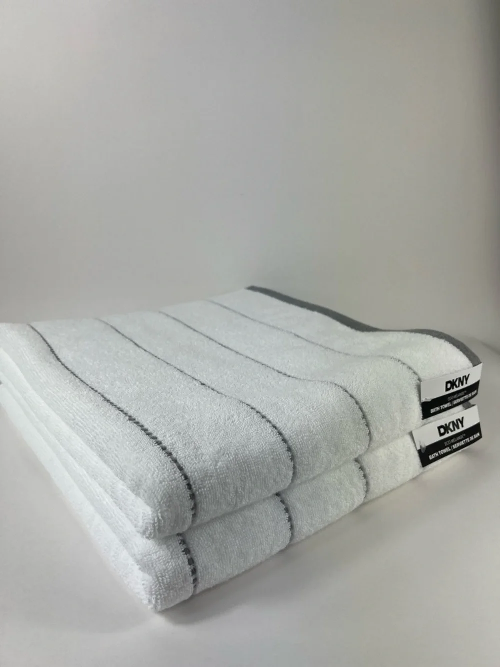 DKNY Bath Towels Eco-melange White Gray Plush Cotton Absorbent Set of 2 NEW